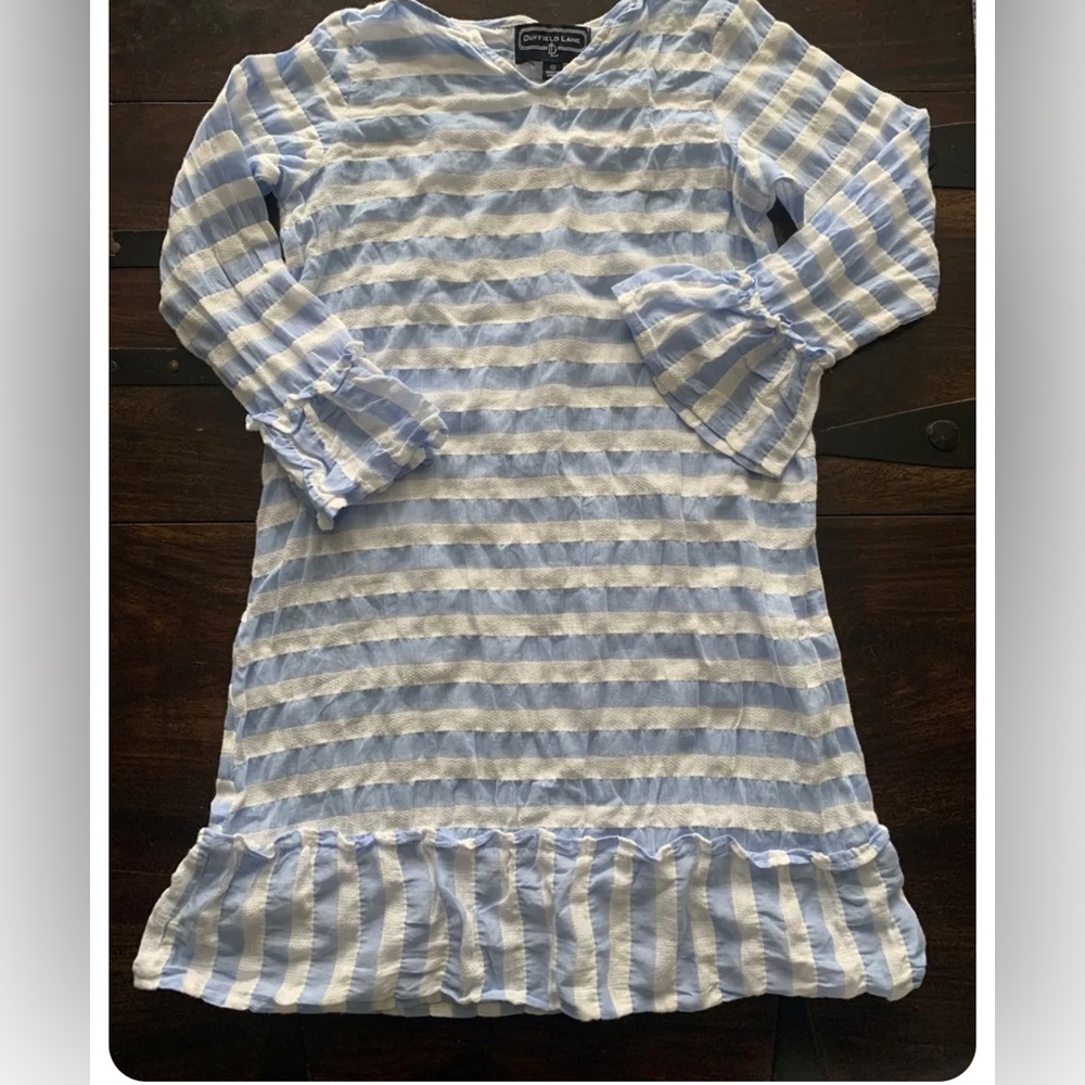 Duffiled Lane Girls Beach Cover Up Medium 8-10.
Adorable and like new!